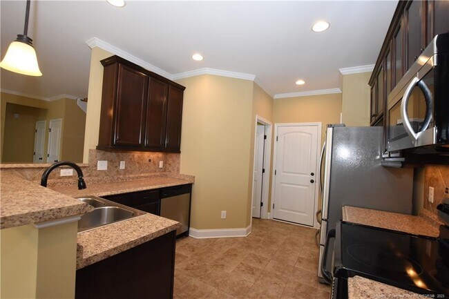 Building Photo - 136 Silverthorne Dr