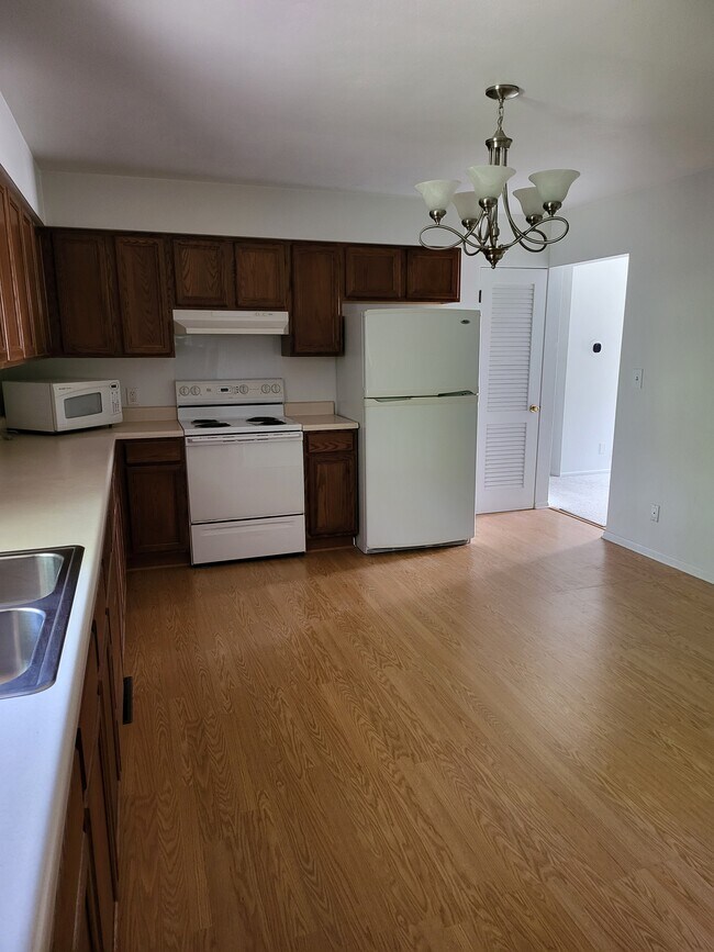 Building Photo - 1620 Valle Vista Blvd