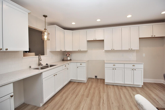 Building Photo - 1140 Orchard Dr