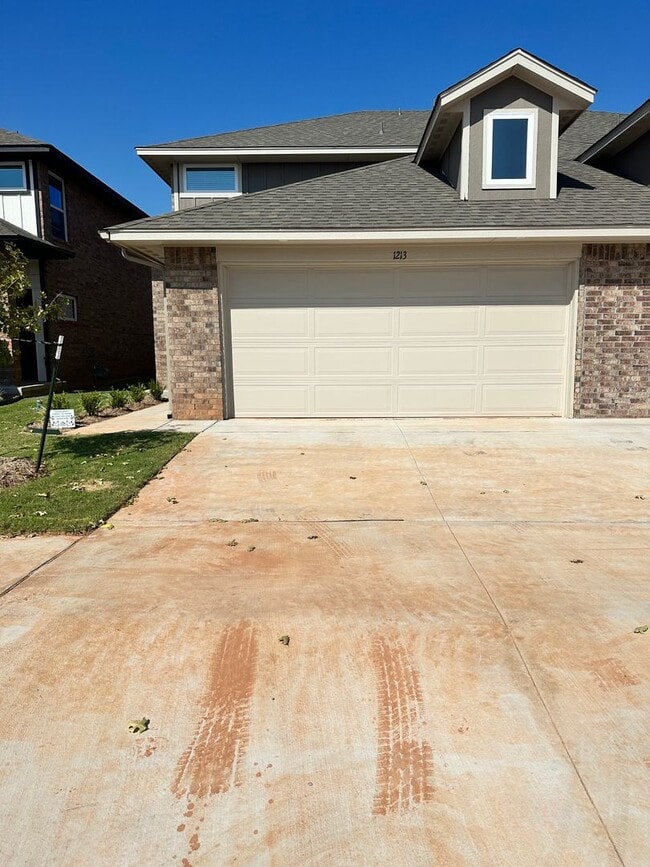 Building Photo - 230 SW 34th St