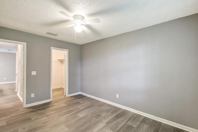 Building Photo - 1160 Comanche St