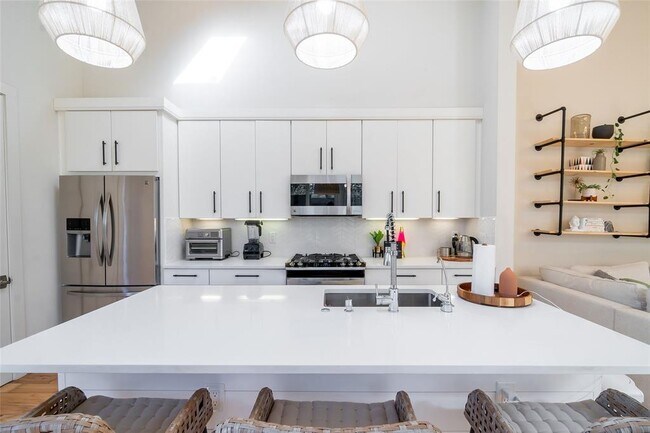 Foto del edificio - 8307 Hathaway Dr