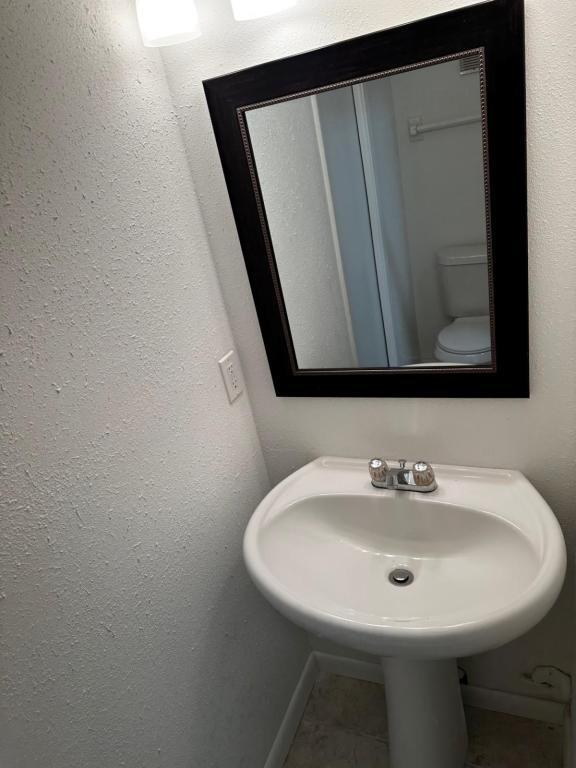 Building Photo - 44 N Fairfax Ave