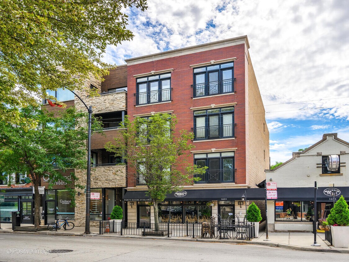 Primary Photo - 1653 W Cortland St