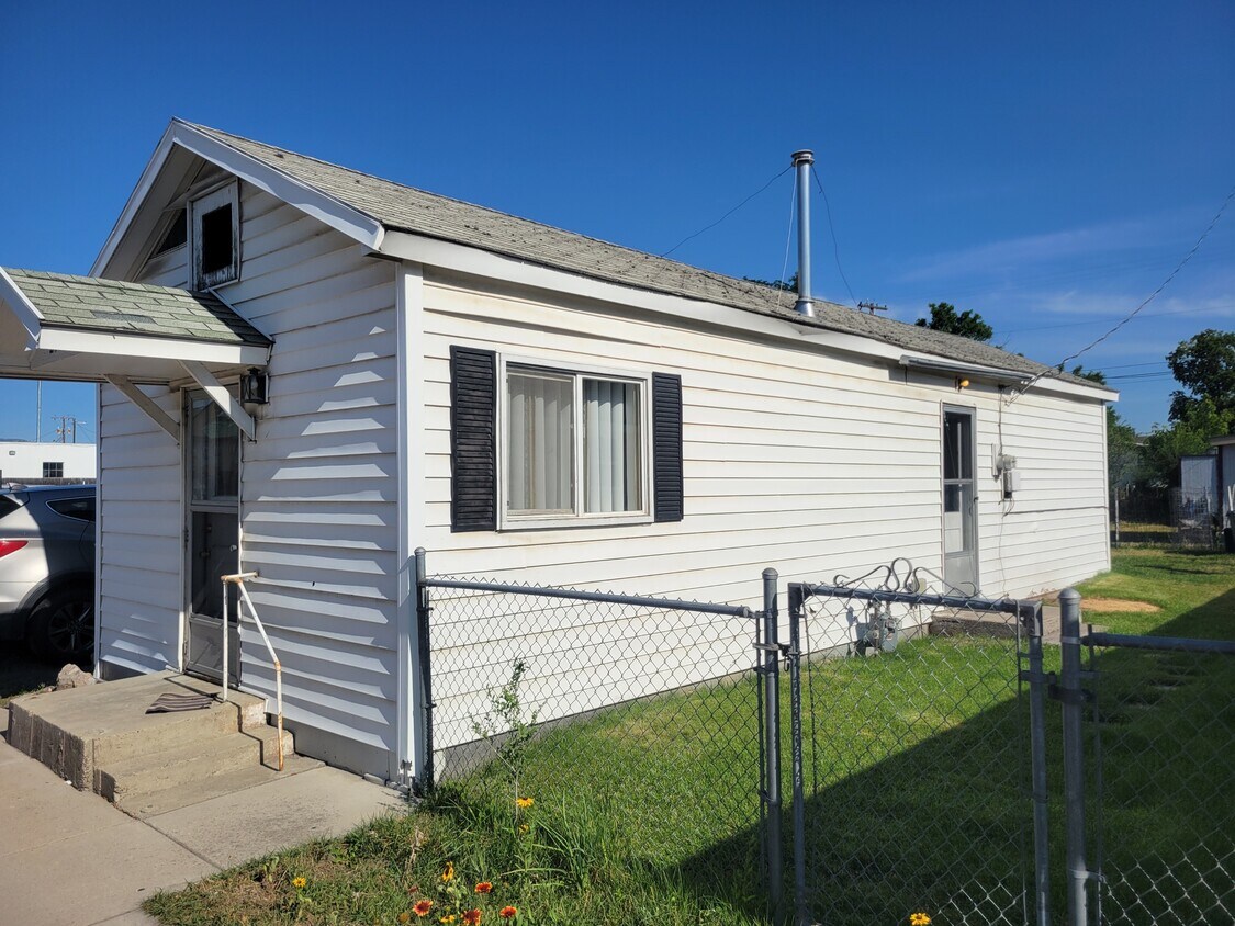 Foto principal - 2322 South Ave W