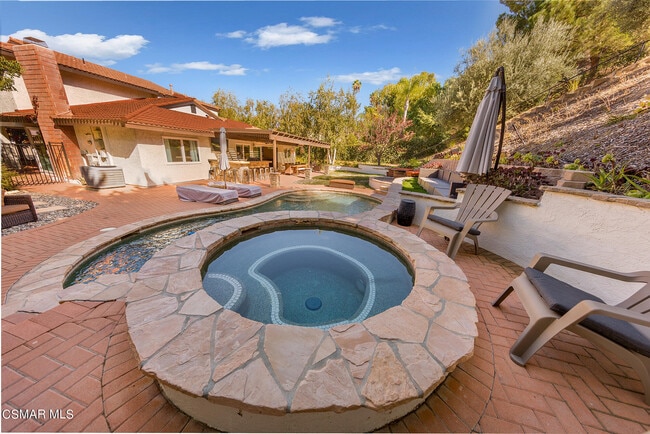 Foto del edificio - 249 Greenmeadow Dr