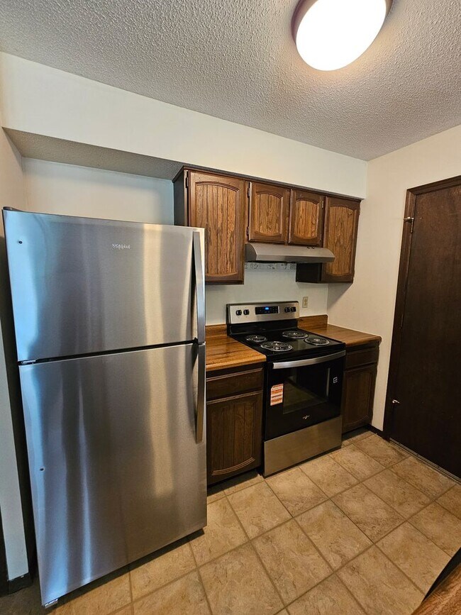 Foto del edificio - 2 Bedroom 1 Bath Duplex in West Columbia - Updates 2026