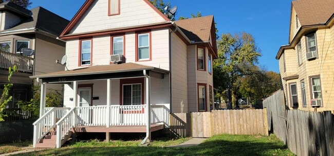 Building Photo - 585 Case Ave