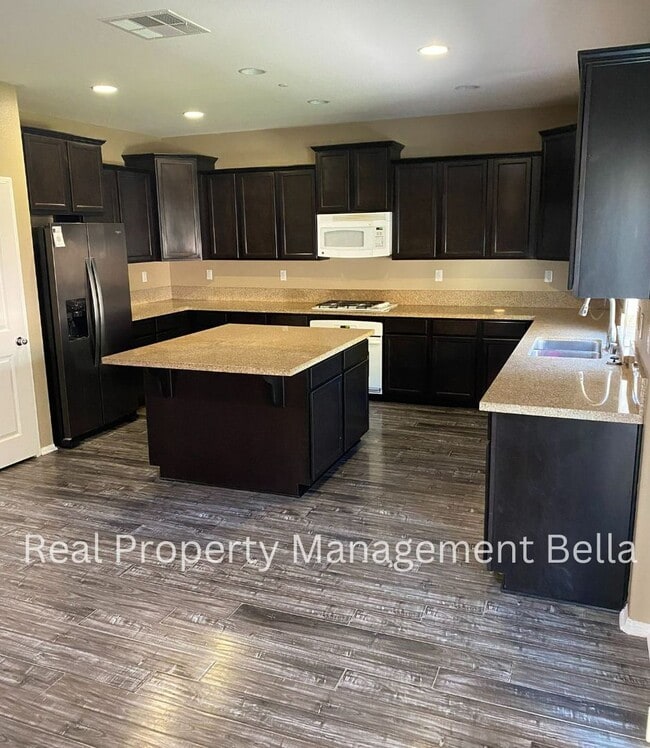 Building Photo - Murrieta Home with Spacious Loft & Modern Comforts