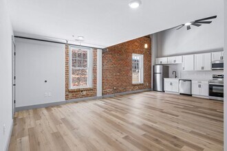 Building Photo - 213 E Main St