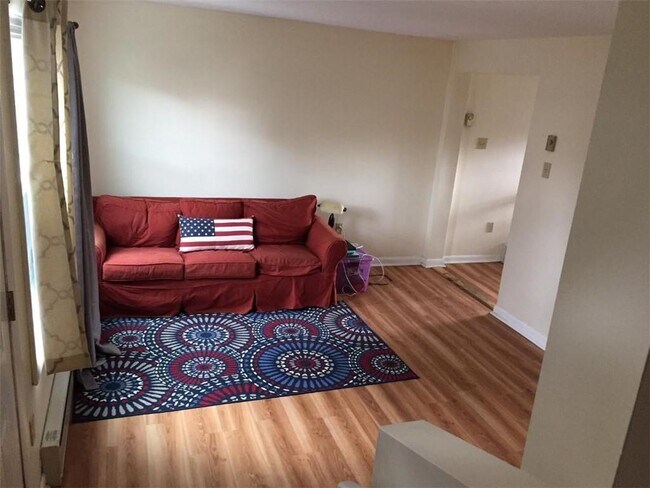 Foto del edificio - 27 Weaver Ave