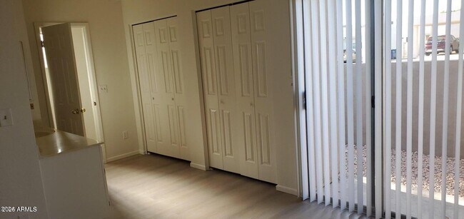 Foto del edificio - 5837 E Nance St