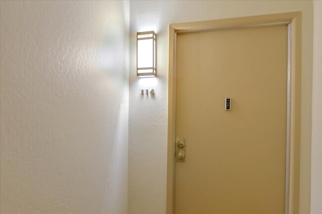 Foto del edificio - 1061 Beach Park Blvd