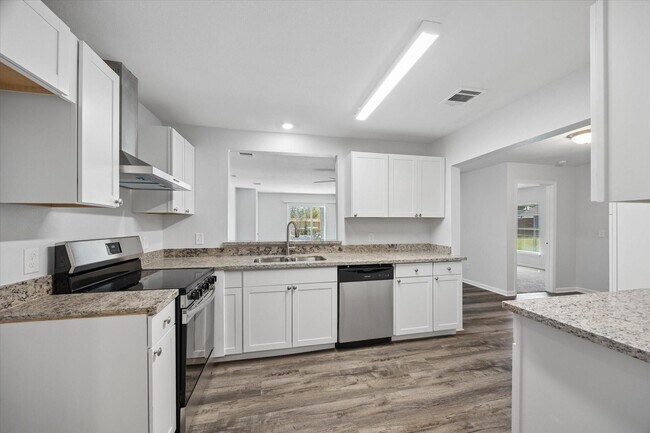 Building Photo - 705 Westshire Dr