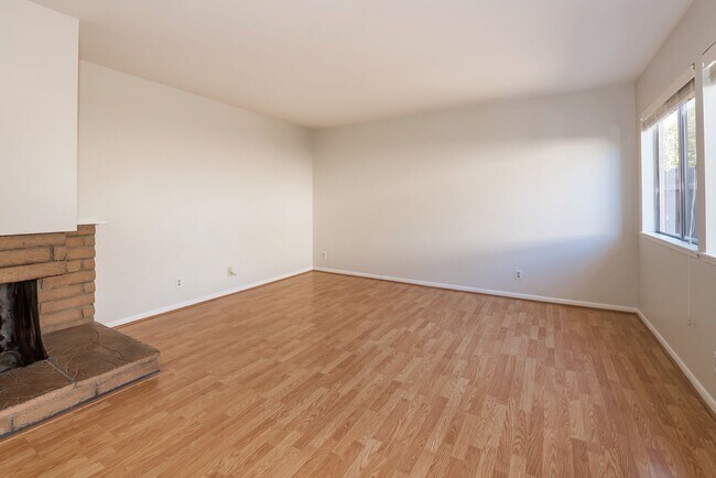 Building Photo - 7373 Elmhurst Pl