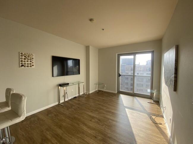 Building Photo - ***MOVE IN SPECIAL!!!*** Furnished Smart C...