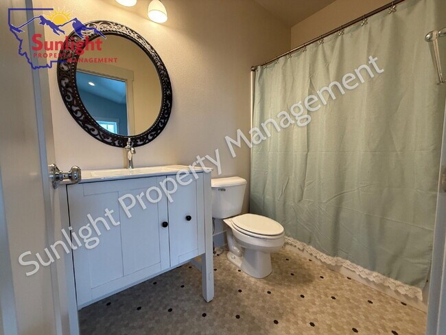 Foto del edificio - Modern 2 Bed 2 Bath Single Family Home that allows small pets!