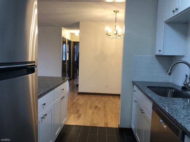 Building Photo - 2 br, 1 bath  - 162 Summer St Apt 4