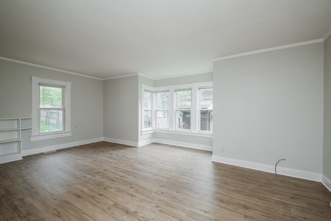 Building Photo - Updated 3-bedroom with Garage