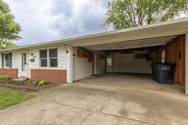 Building Photo - Lancaster House For Rent
