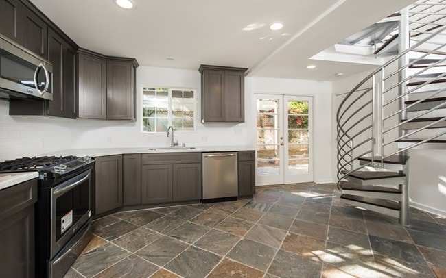 Interior Photo - 850 N La Jolla Ave