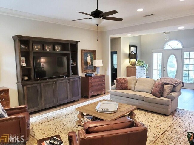Building Photo - 1030 Hunters Pointe Dr