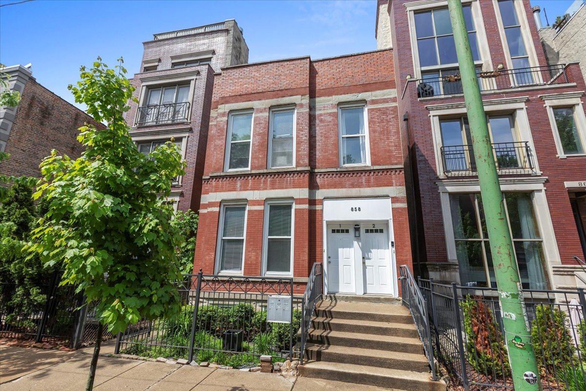 Primary Photo - 858 N Paulina St