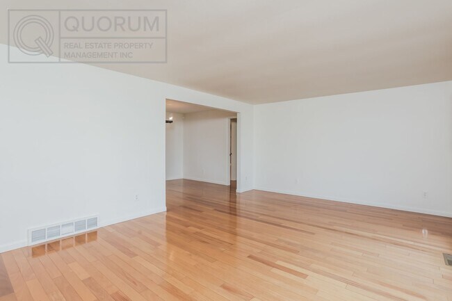 Building Photo - Beautiful 4 Bed 2 Bath House