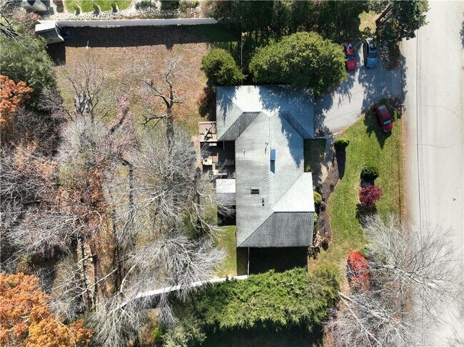 Building Photo - 55 Maureen Dr