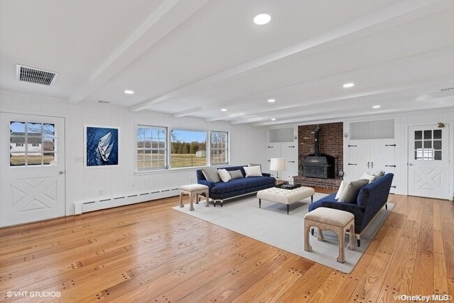Building Photo - 2606 Sound Ave