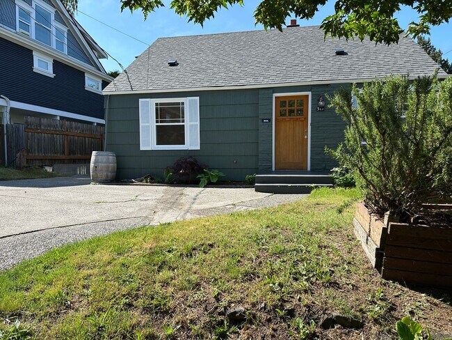Foto del edificio - Classic Ballard Home with Large Yard and P...