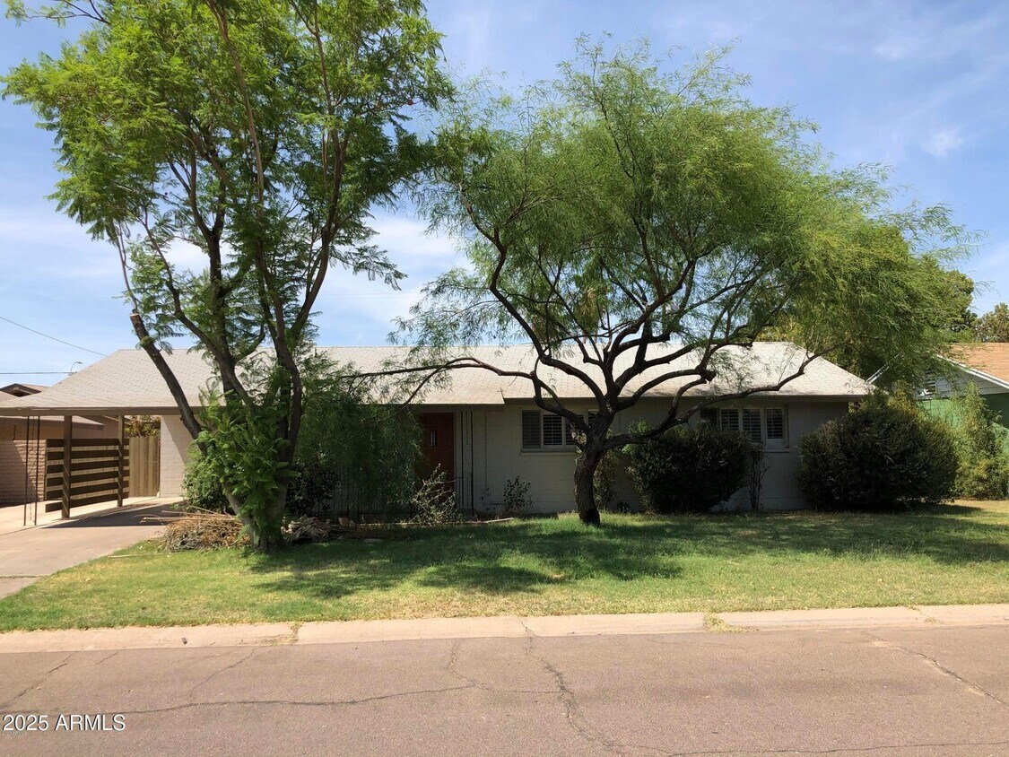 Primary Photo - 718 E Granada Dr