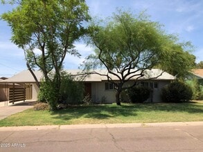 Building Photo - 718 E Granada Dr