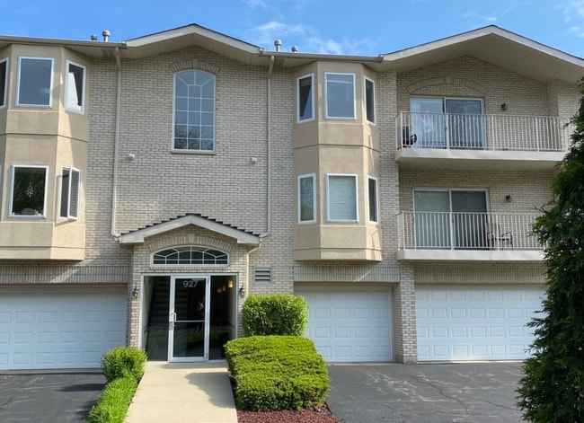 Foto del edificio - 927 Elderberry Cir