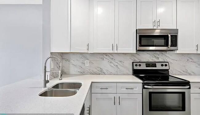 Foto del edificio - 10055 Winding Lake Rd