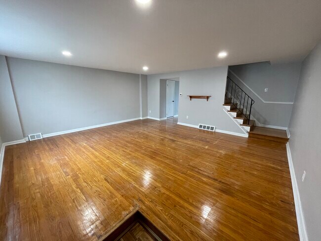 Foto del edificio - 1324 Powell Rd