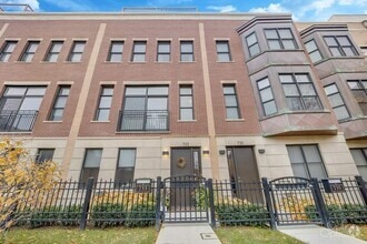 Building Photo - 733 W 15th St
