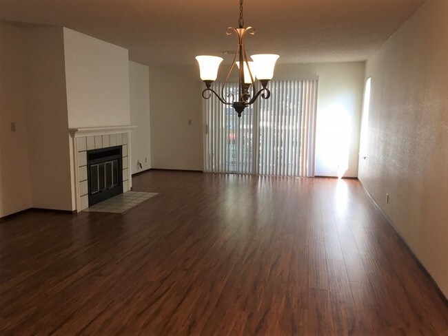 Building Photo - 2725 Oak Rd