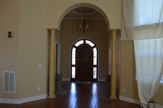 Building Photo - 43 La Paloma Ct