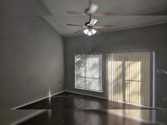 Foto del edificio - 90 Yewleaf Dr