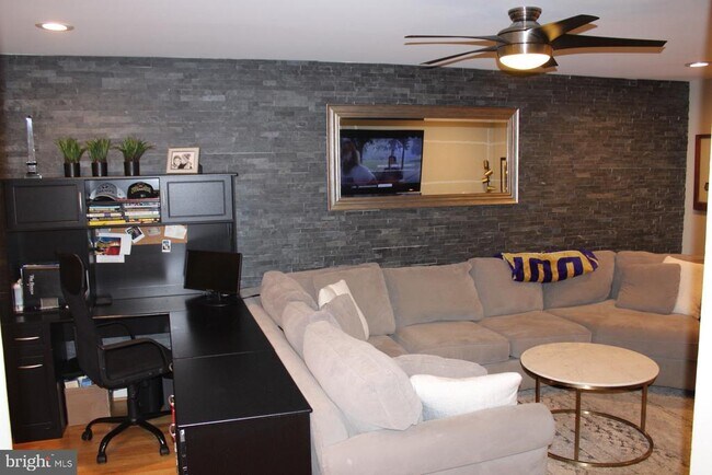 Foto del edificio - 3314 Spring Ln