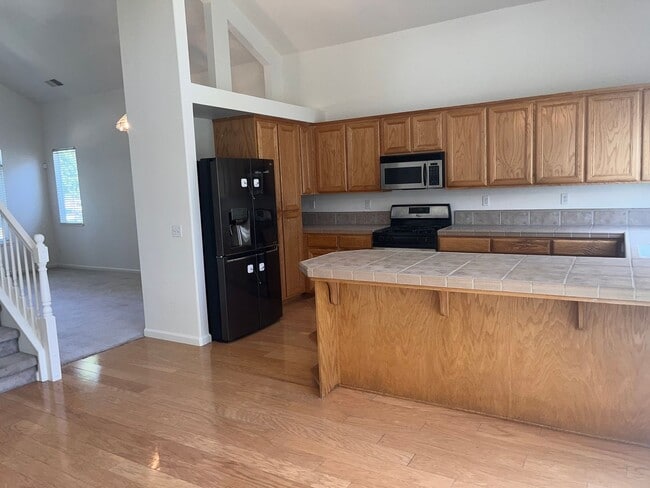Building Photo - Reduced Price! 4Bx2.5B Home Available Now!...