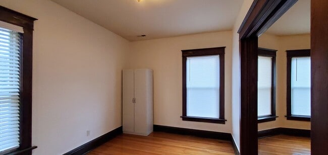 Foto del edificio - 366 Western Ave