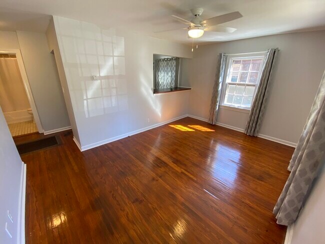 Building Photo - Cute 2 Bedroom home in St Matthews