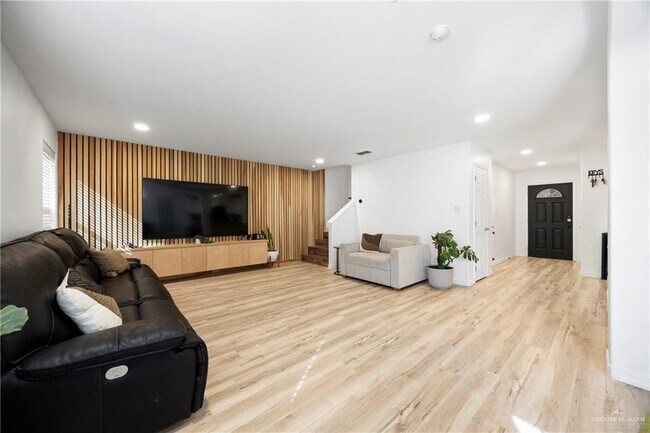 Building Photo - 25 Alvarado St