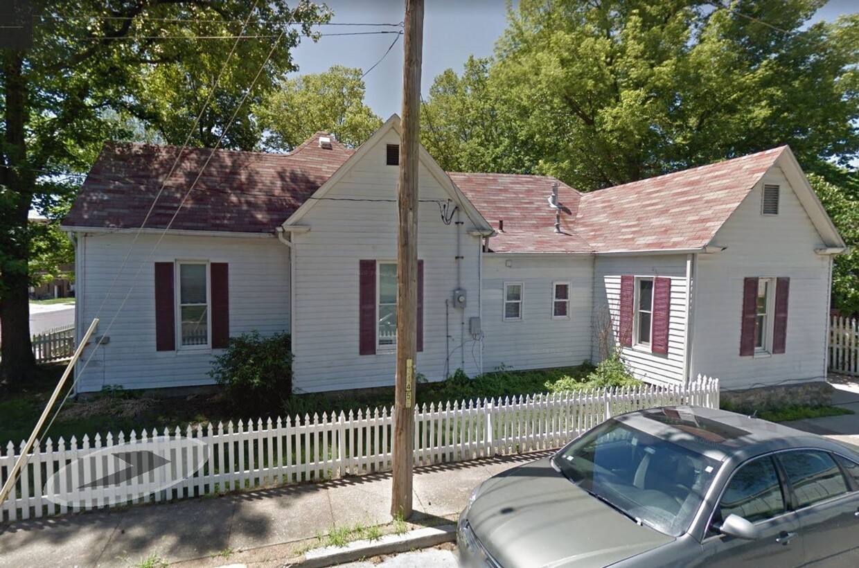 Primary Photo - 3BR/2BA HOUSE IN GREAT LOCATION! AVAILABLE...