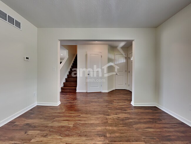 Foto del edificio - 3260 Blue Springs Dr