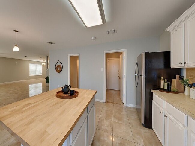 Foto del edificio - 10408 Woodruff Ct