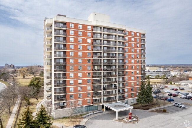 Building Photo - MacDonald
