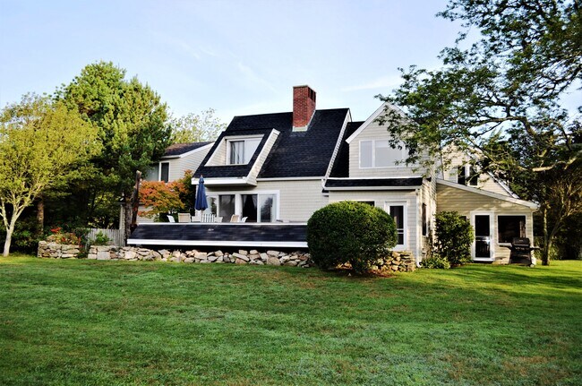 Building Photo - 540 River Rd